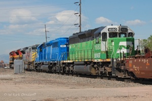 4 different paint schemes lead a WB manifest into BNSF's yard.